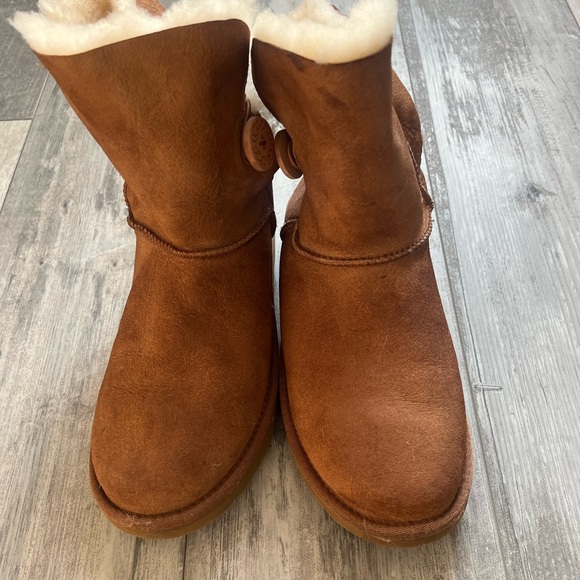 Ugg Boots size 7 - Picture 1 of 8